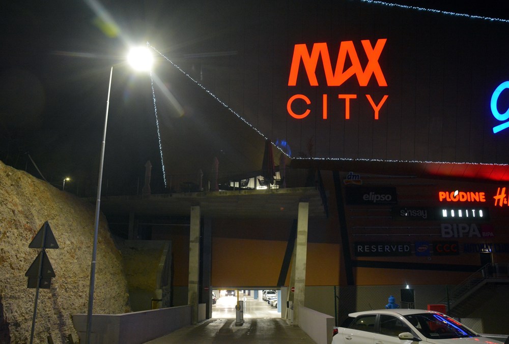 PULA, 20. 12. 2018. MAX CITY STOJA, MUŠKARAC PAO S TERASE, snimio Neven LAZAREVIĆ